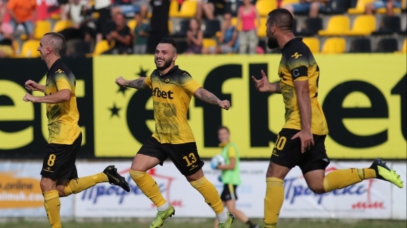 Със съгласието на двата Миньор Перник и Добруджа срещата от