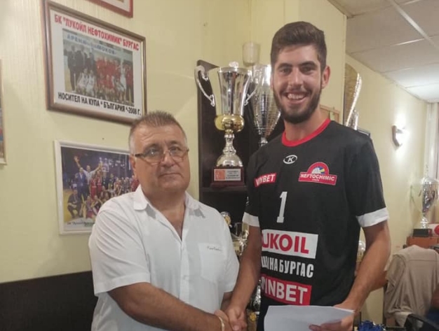 Шампионите на България от Нефтохимик 2010 Бургас завършиха селекцията си