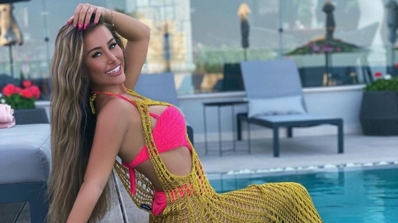 Гери Никол обича да показва пищните си форми и често радва