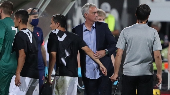 Мениджърът на Тотнъм Жозе Моуриньо засвидетелства уважението си към отбора