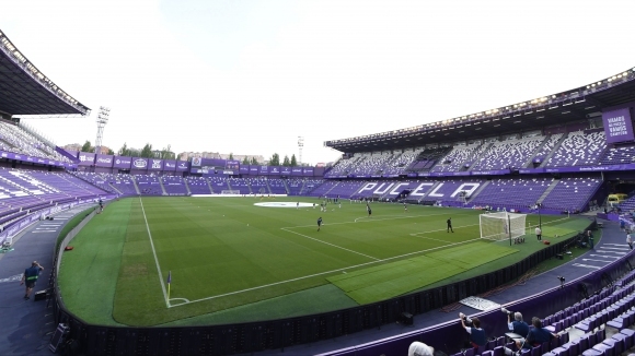 През този сезон от Ла Лига изискват всеки отбор от