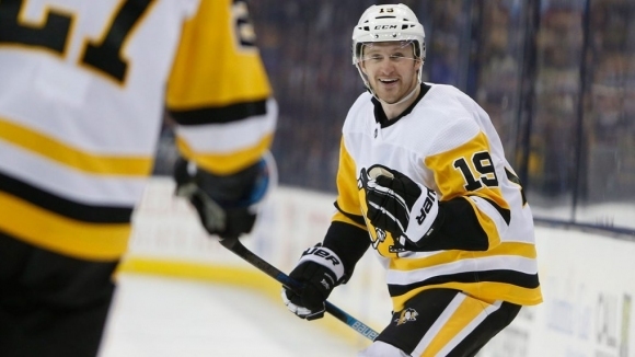 Нападателят на Питсбърг Пингуинс Джаред МакКан подписа нов двугодишен договор