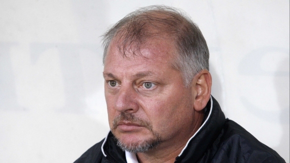 Старши треньорът на Етър Петко Петков коментира ситуацията в която