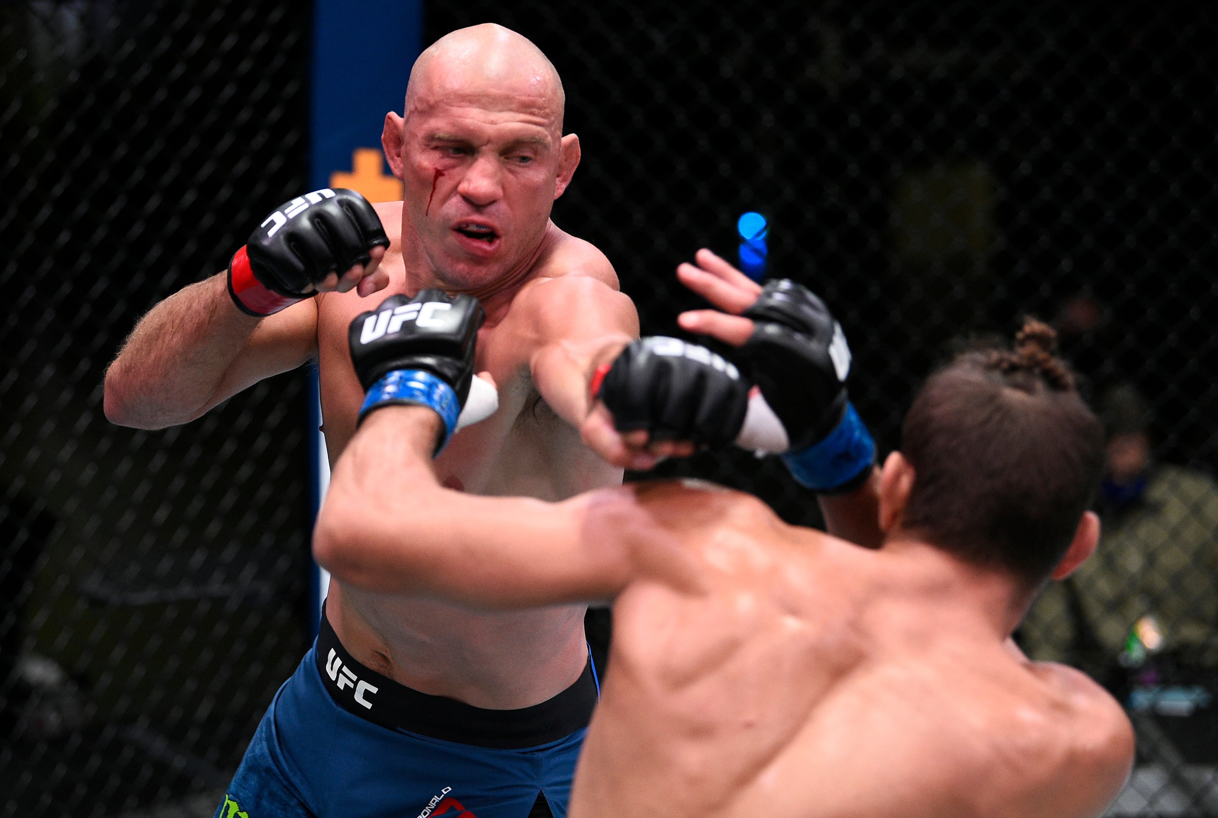 Битката между Доналд Серони и Нико Прайс от UFC Fight