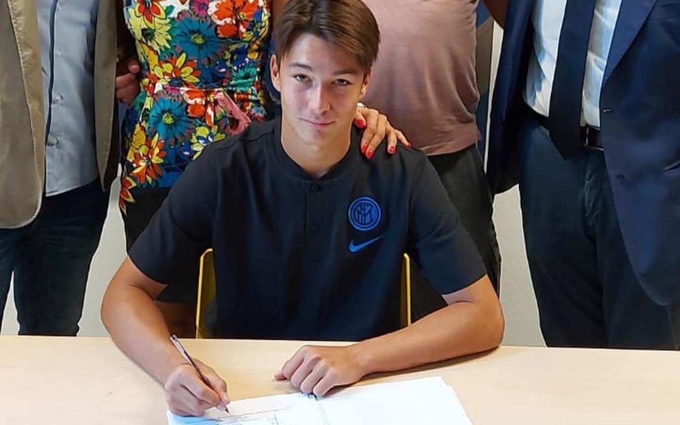 Италианският гранд Интер привлече с професионален договор младия естонски футболист