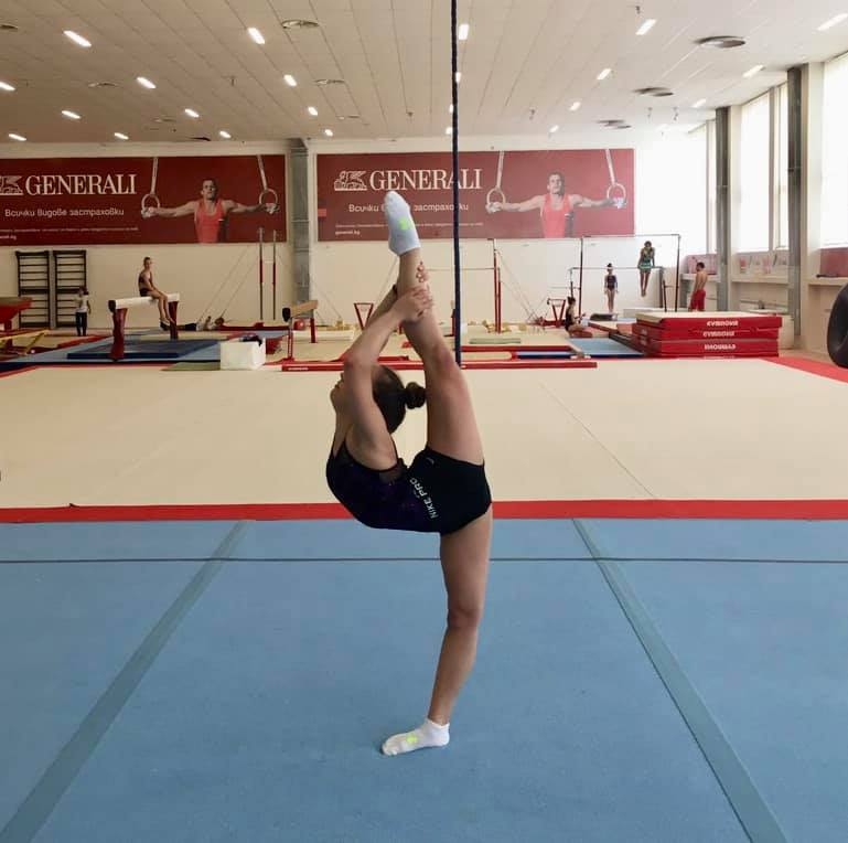 Българската националка по спортна гимнастика Лейни Медсън тренира в една