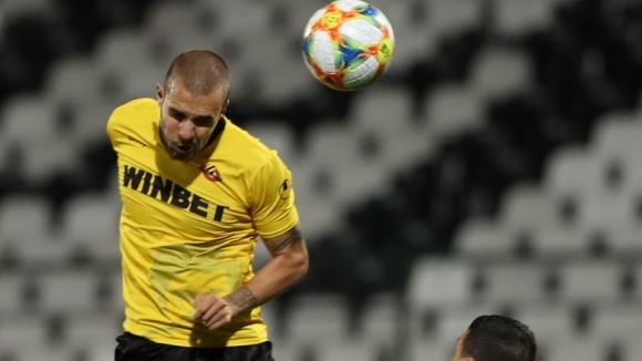 Бившият футболист на Ботев Пловдив Антонио Вутов ще продължи кариерата