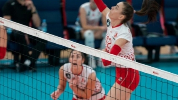 Разпределителката на националния ни волейболен отбор Лора Китипова и нейният