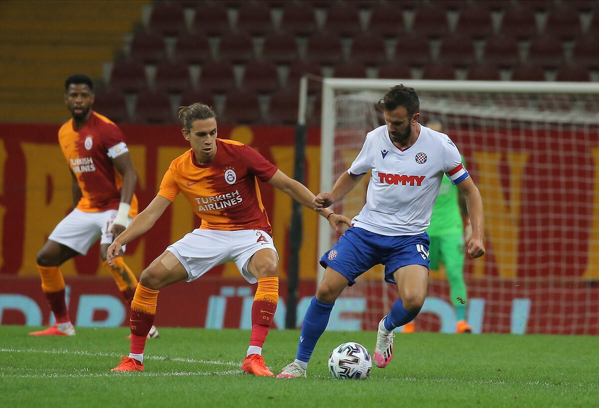 Галатасарай победи с 2 0 Хайдук Сплит в сблъсъка между двата