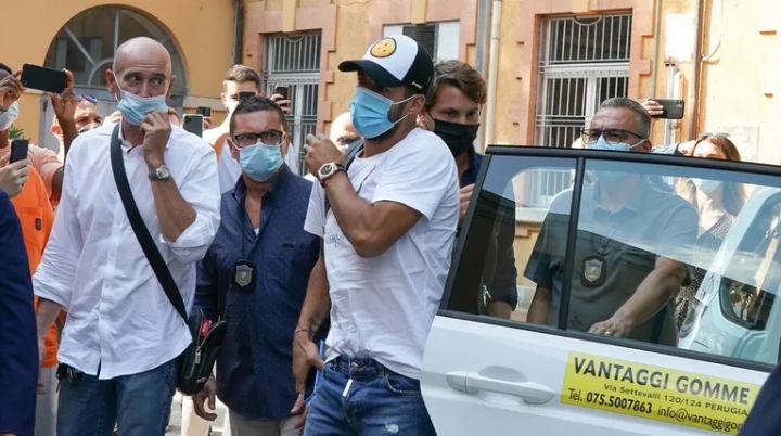 Прокуратурата в Перуджа обяви че временно е спряла разследването на