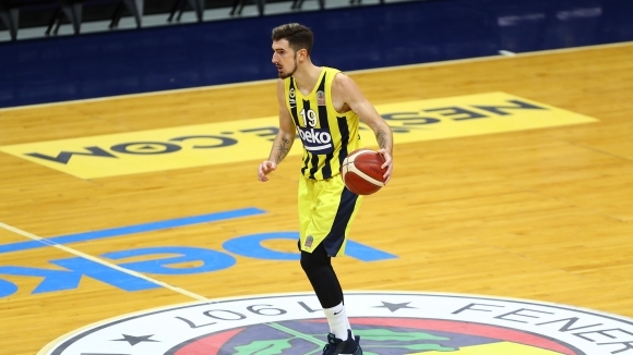 Турският баскетболен гранд Фенербахче започна с разгромна победа участието си