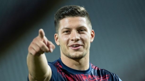 Нападателят на иска да продължи кариерата си в Според