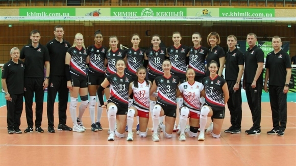 Разпределителката на националния ни волейболен отбор Лора Китипова и нейният