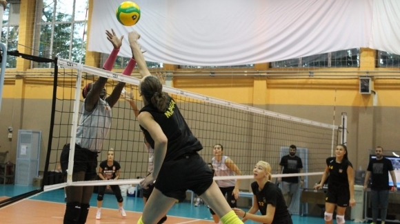 Женският волейболен шампион на България Марица Пловдив спечели първата контрола