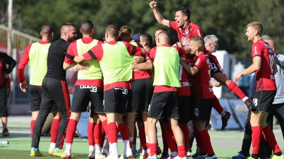 Футболистите на Локомотив София изразиха бурно радостта си след победата