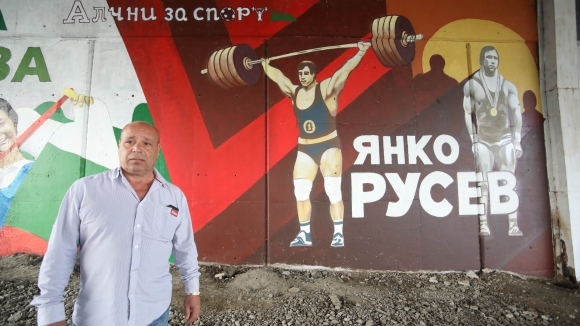 Безспорният хегемон във вдигането на тежести Янко Русев грейна