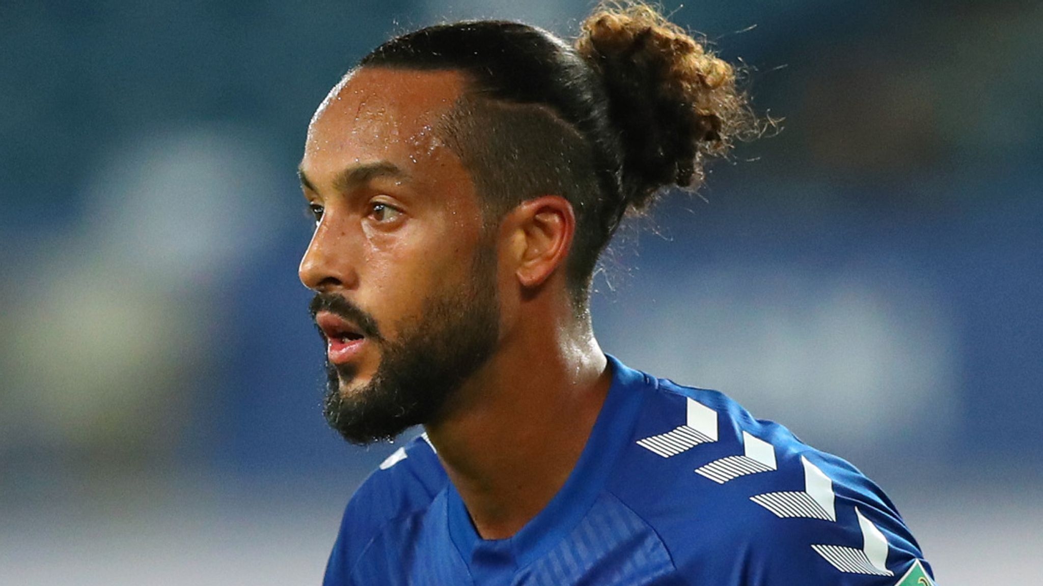 договори привличането на дясното крило Тио Уолкът от 31 годишният