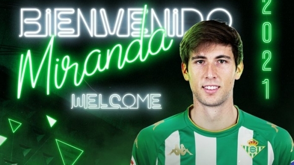 Ръководството на Бетис си осигури услугите на защитника на Барселона