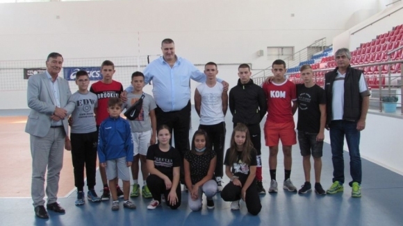 Президентът на Българската федерация по волейбол Любо Ганев направи поредна