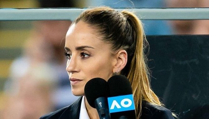 Една от най красивите и сексапилни съдийки и в тениса