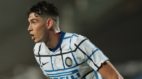 Защитникът на е дал положителен тест за коронавирус по време