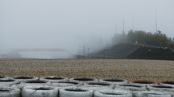 Ниска облачност в околностите на пистата Нюрбургринг принудиха Международната автомобилна