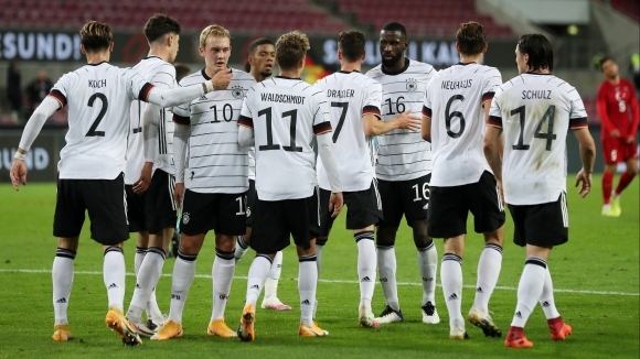 Националният отбор на Германия пътува днес от Кьолн за Киев