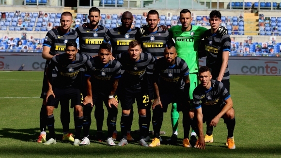 Вратарят на е поредният заразен с коронавирус в отбора потвърдиха