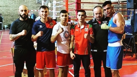Младите български боксьори постигнаха още три победи в първия кръг