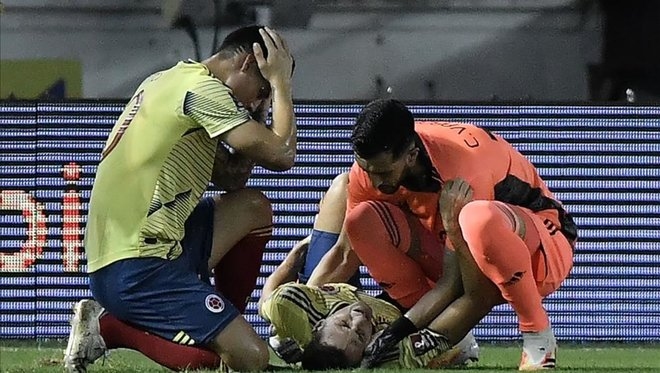 Защитникът на Байер Леверкузен Сантяго Ариас получи сериозна травма в