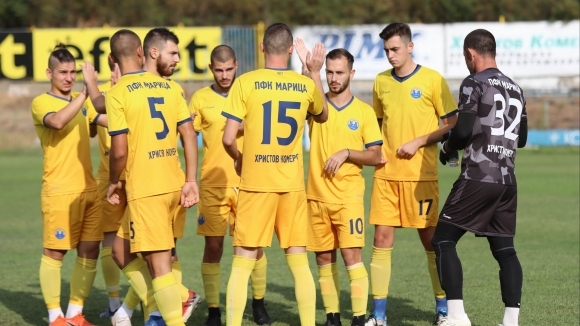 Двама футболисти от представителния тим по футбол на Марица Пловдив