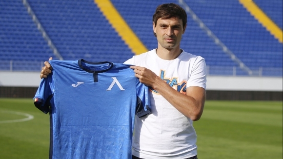 Oтборът на подписа договор за една годинa с Мартин Райнов.
