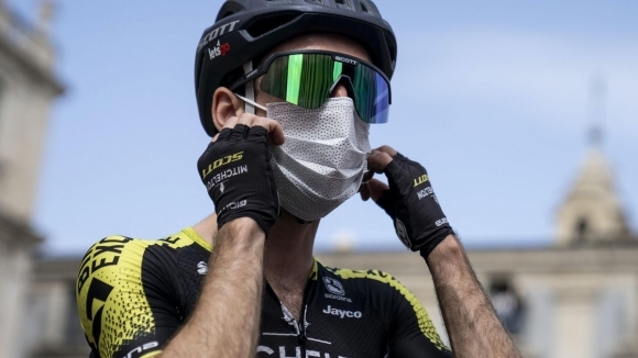 Британецът Саймън Йейтс се оттегли от колоездачната обиколка на Италия