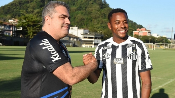 Бразилският ветеран Робиньо официално се завърна в родния си клуб