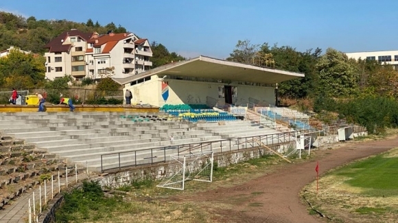 Община Асеновград възложи извършване на ремонт на трибуните на стадион