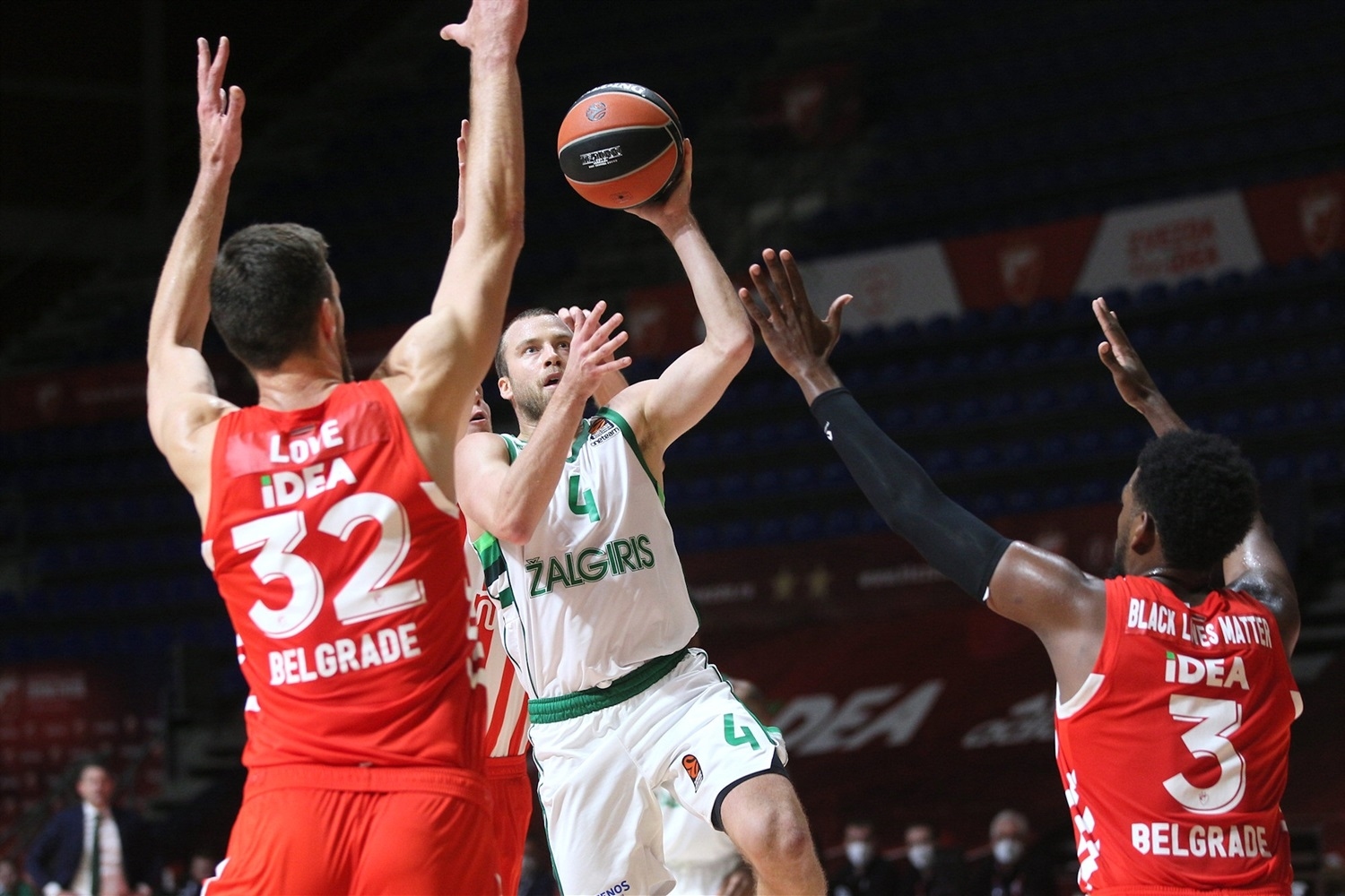 Отборът на Жалгирис продължава победния си ход в баскетболната Евролигата