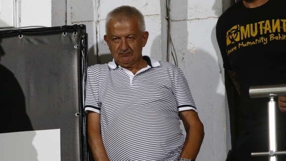 Собственикът на Локомотив Пловдив Христо Крушарски който изгледа домакинската загуба