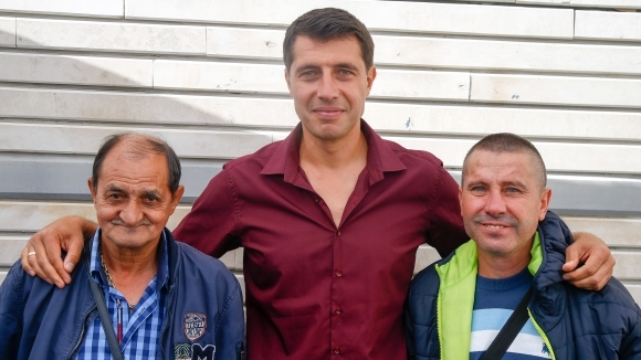 Редица родни футболни легенди също честитиха на български фен Известният