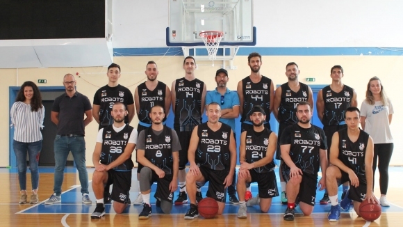 Роботите успяха да се поздравят с успех от третия опит