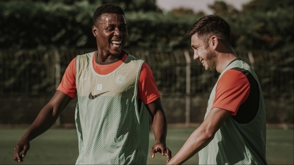 Френският футболен клуб обяви че 10 от 12 те положителни случая