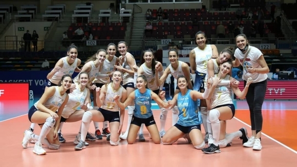 Волейболната националка Емилия Димитрова и нейният ПТТ Спор (Анкара) записаха