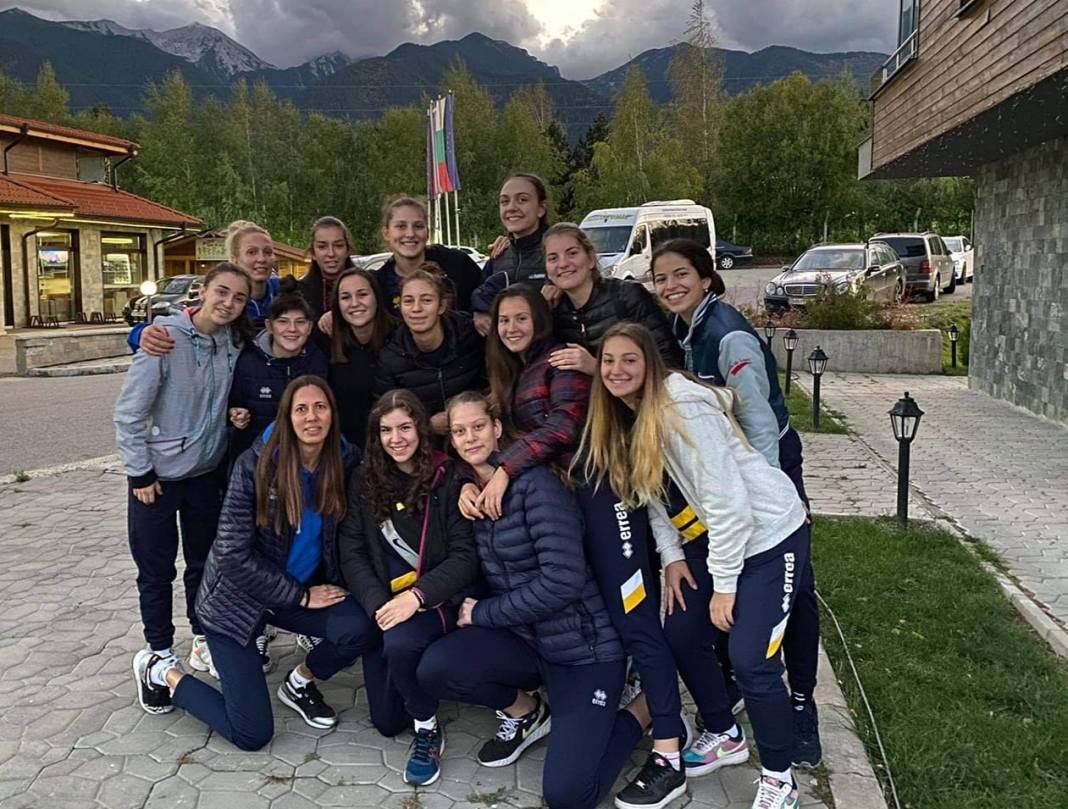 Волейболистките на Марица U17 стартираха спечелиха квалификационния турнир в Разлог