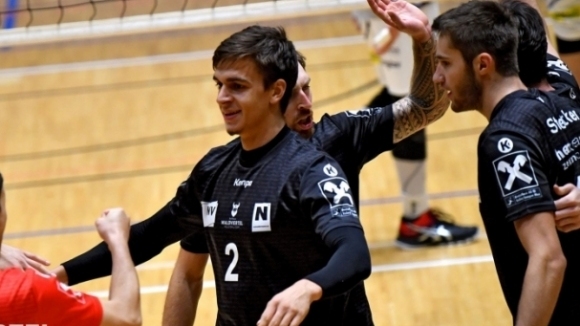 Българският волейболист Валентин Благинов и тимът на Валдфиртел записаха първа