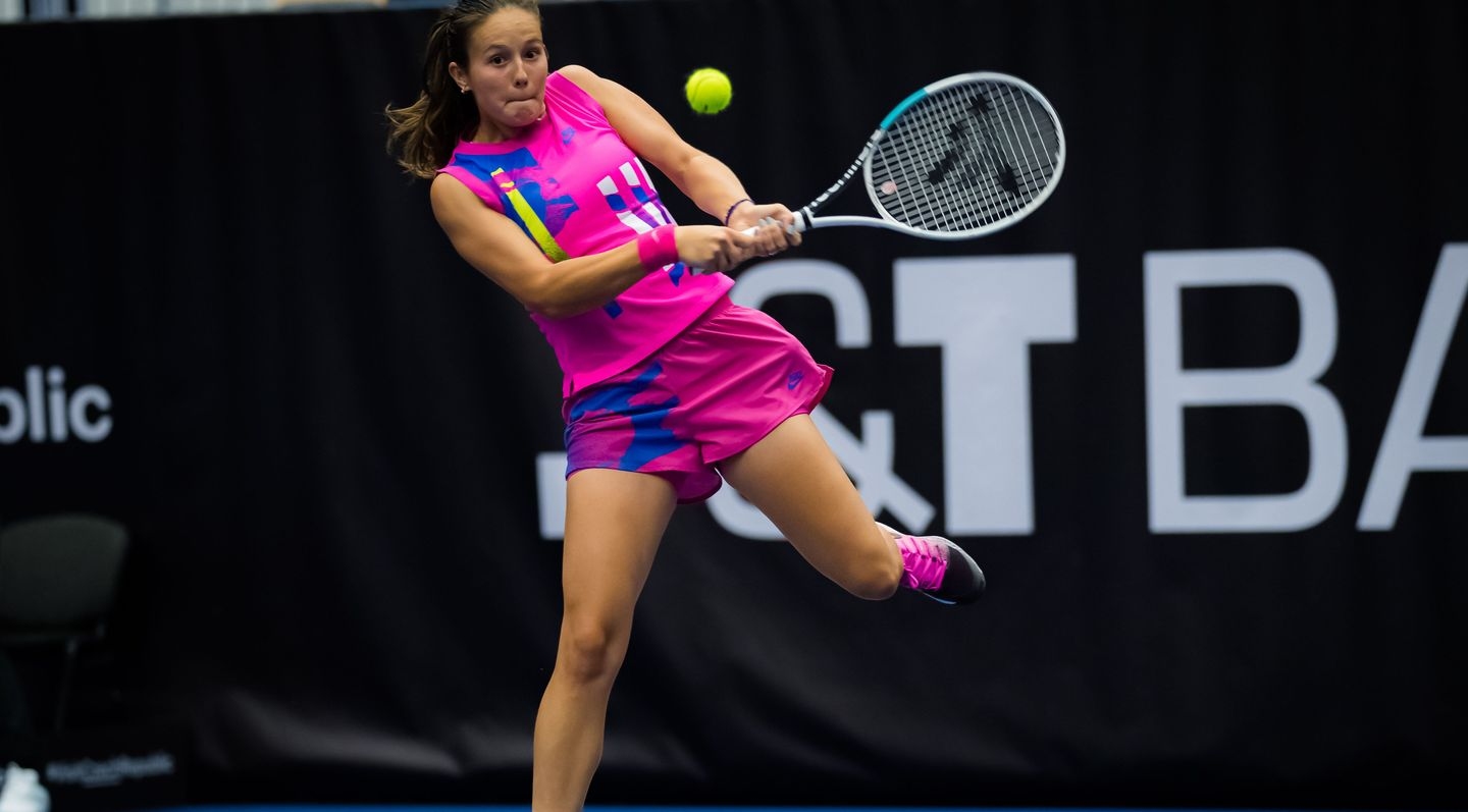 Квалификантката Дария Касаткина победи изненадващо шестата в схемата Елена Рибакина