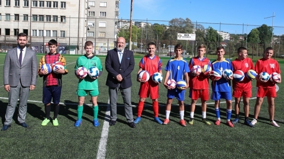 Министърът на младежта и спорта Красен Кралев присъства на футболния