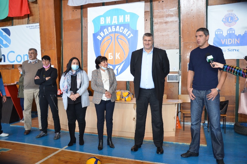 Волейболни легенди гостуваха на Видин за Деня на волейбола в