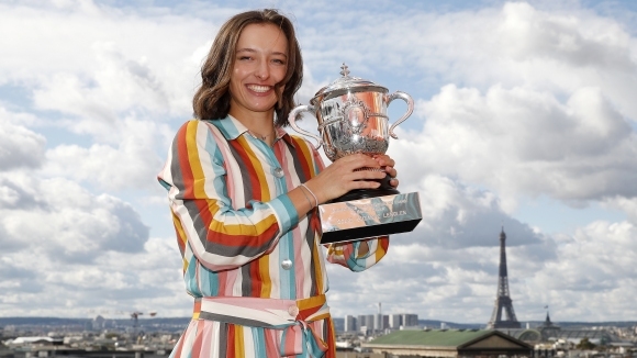 Шампионката от Ролан Гарос Ига Швьонтек ще остане в домашна