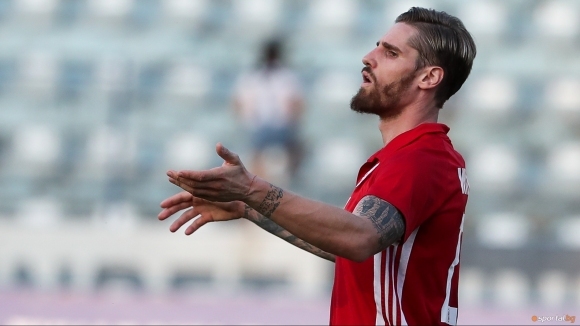 Бившият бранител на ЦСКА София Раул Албентоса е спряган за евентуално