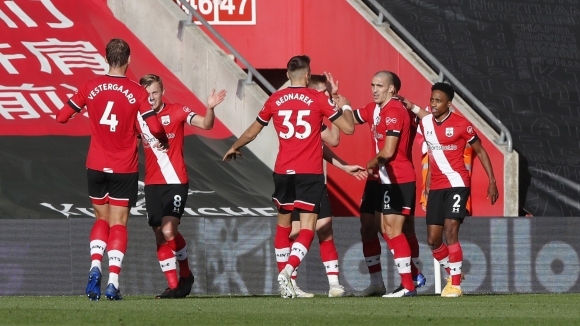 Евертън започна блестящо сезона и се озова на върха на