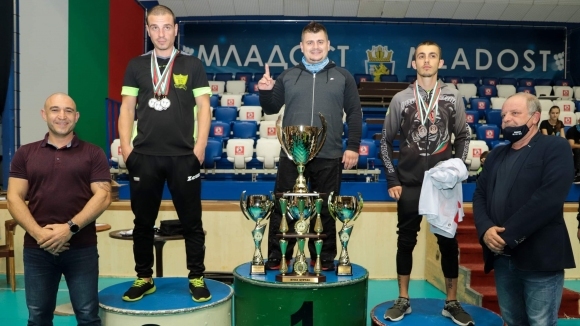 „Стар тийм България“ спечели уникалната триетажна Купа Бургас. Отборът завоюва